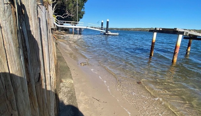 Riverfront retreat with swimming pool in Port Macquarie in Riverside