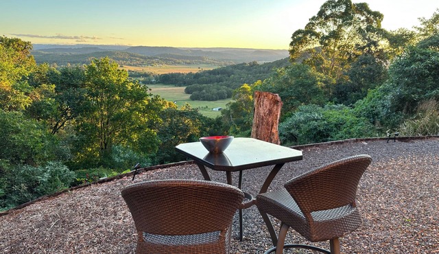 RiverRock Retreat Maroochy, Sunshine Coast: 6 bed 6, bath, 15 min from beach in Maroochy river