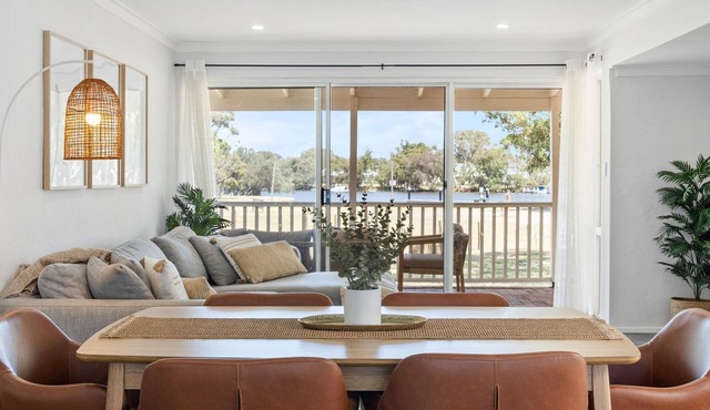 Riverside Bliss: Luxe Retreat in South Yunderup in South Yunderup