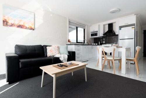 Riverside Gem with Parking and WiFi in Alanvale