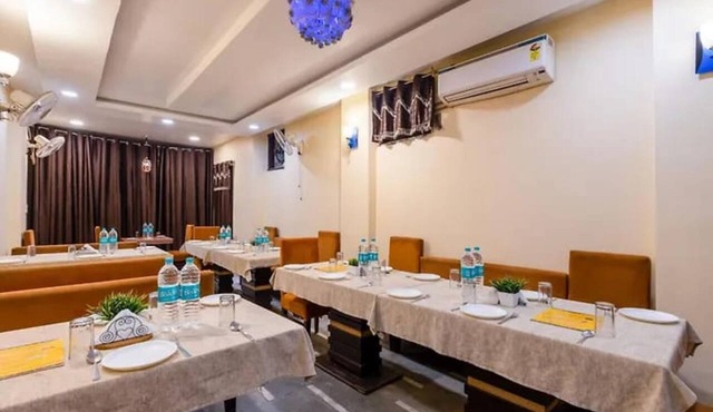 Roomshala Hotel Dharam Villa in Noida