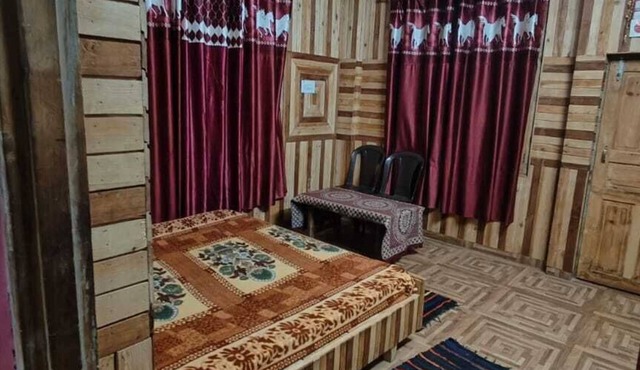 Royal Parshar Lake Home Stay