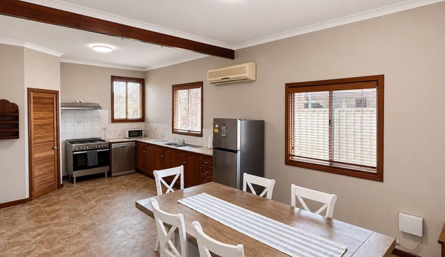 Rustic Charm with room for the Boat in West Busselton