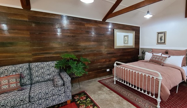 Rustic & Luxurious Farm Stay just a short drive to beautiful beaches! in Rainbow Flat