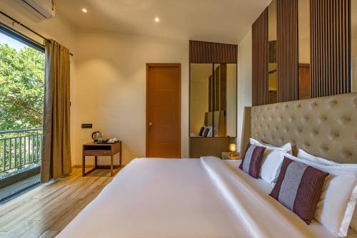 SaffronStays Hillside Harrier - Swiss-style cottages in Lonavala with balconies & bathtub