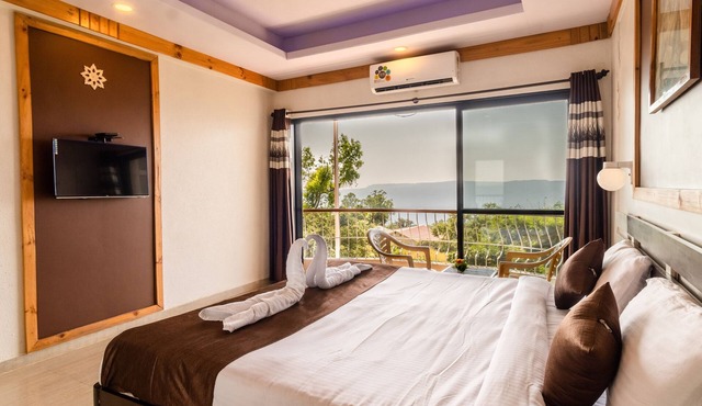 Saga Resort in Jaoli