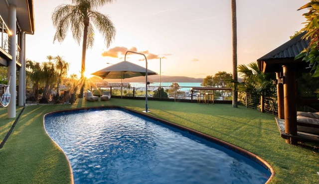 'Sail Away' Airlie Beach house with Private Pool! in Airlie Beach