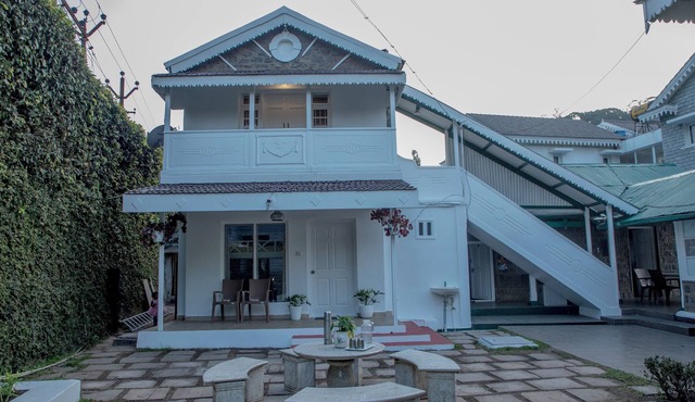 Savithri Bungalow By XploreIndo