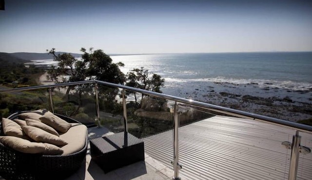 Sea Eagle Waterfront Beach House in Walkerville