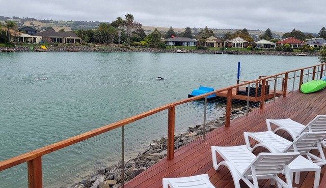 Seas the Day - Lakefront getaway by the beach in Encounter Bay