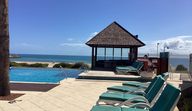 Seashells Mandurah Town Beach Villa with infinity pool, spa and BBQ facilities. in Mandurah