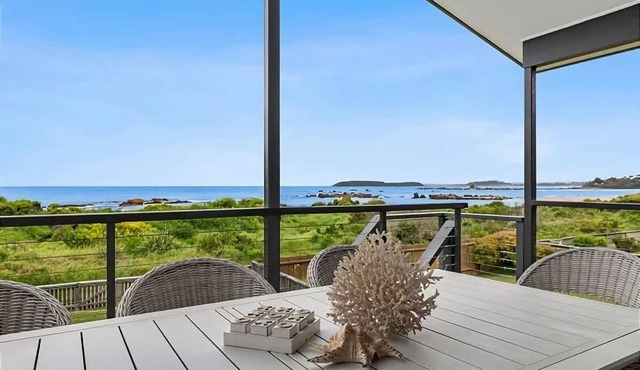 Seaspray Daze | Beachfront Tomakin Cove in TOMAKIN