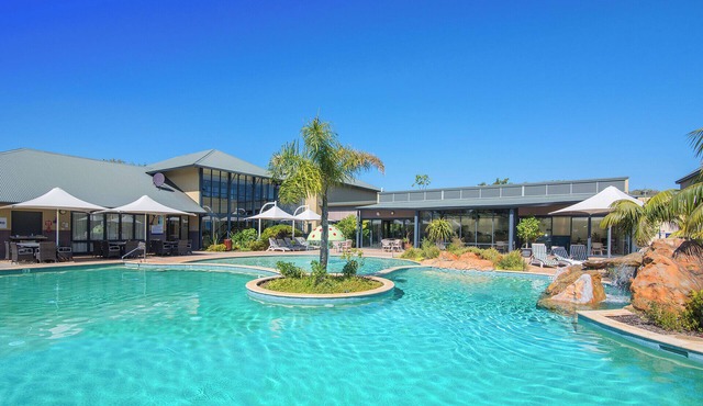 Sebels Beach Front Bungalow in Broadwater