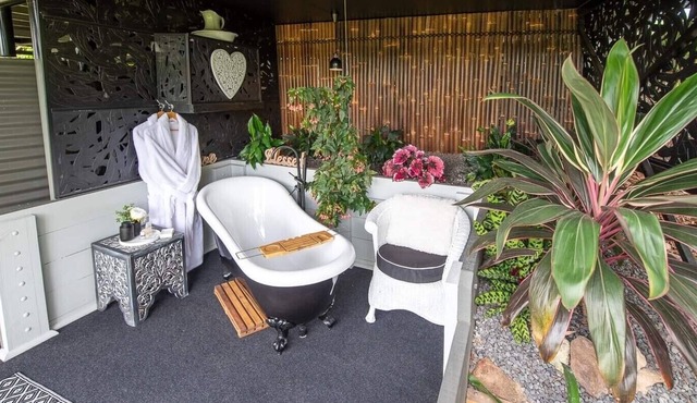 Secluded Cottage with Mountain Views from Roll Top Bath in Yandina Creek