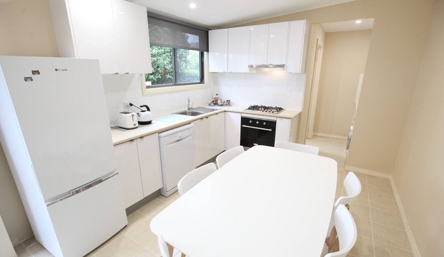 Self contained studio apartment perfect for shorter or longer stays in Batesford