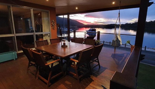 Sensational Waterfront Apartment in Dunbogan