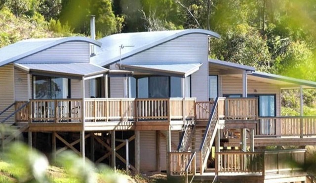 Serendeva: 5 acres, valley views, dogs welcome in Shadforth