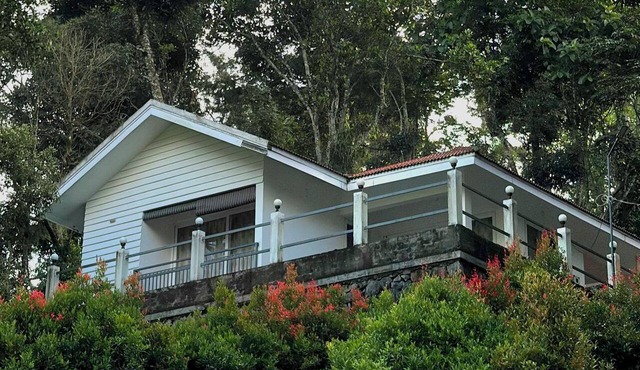 Serene Vista -bedroom house in delightful Peerumade perfect for relaxing