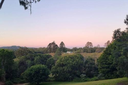 Serenity View Studio Retreat in Woombye