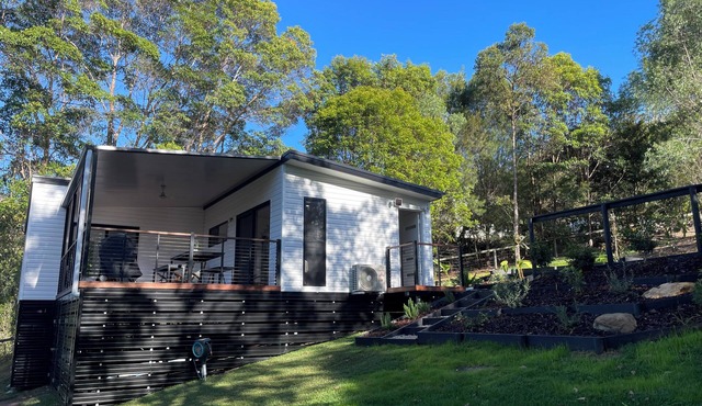 Shambarla - Doonan Guest House. Nestled in the Noosa Hinterland in Doonan