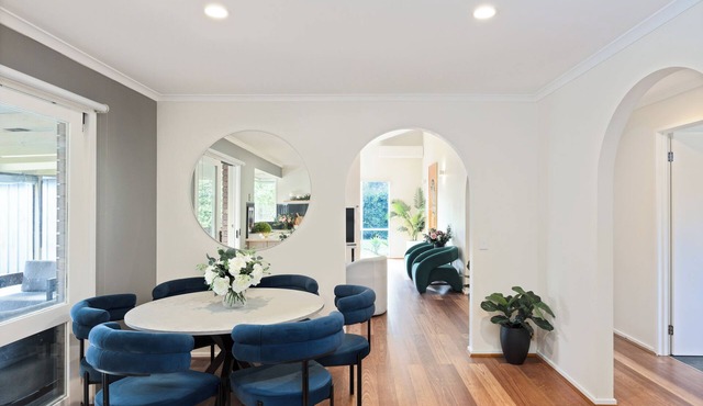 SHINE Carrum Down Spacious Family Oasis With Heated Pool in Carrum Downs