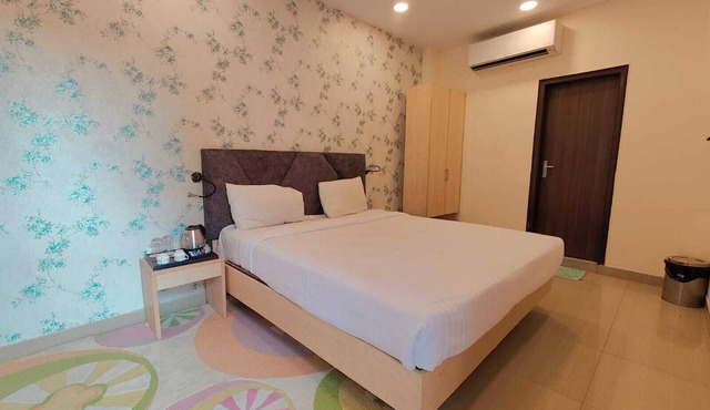 Signature Luxeinn Hotel