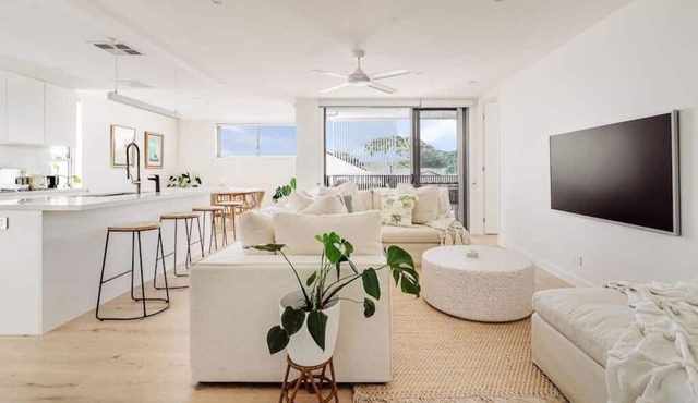 SILK | New Modern Condo 400m to the Beach in Coolum Beach