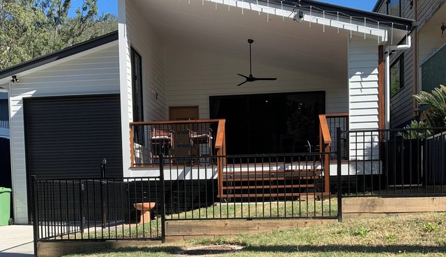 Somerplace at Somerset Village, Somerset Dam. Sleeps 8. in Somerset Dam