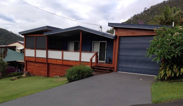 Somerset Blue Holiday House in Somerset Dam