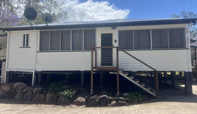 Somerset Dam Accommodation - The Lock Up in Somerset Dam