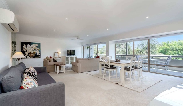 Spacious 2-Bed Apartment Near Dining & Attractions in Griffith
