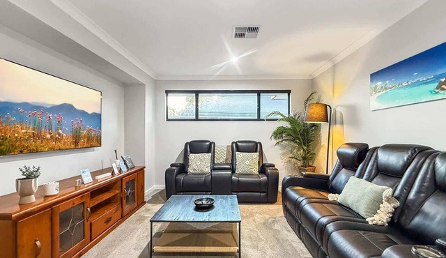 Spacious 4-Bed Retreat Near Meadow Springs in Meadow Springs