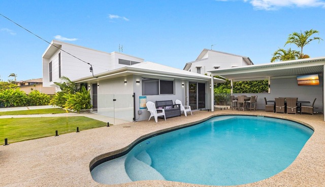 Spacious 4-Bed Coastal Home with Pool in Mooloolaba