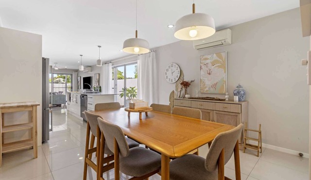 Spacious 4-Bed House with Secure Parking in Northgate