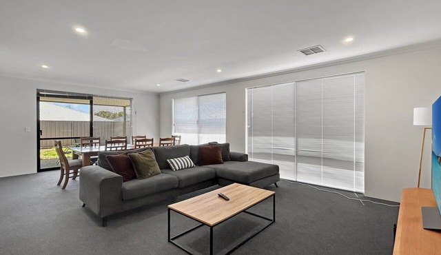 Spacious 4-Bed House with Large Backyard in Karnup
