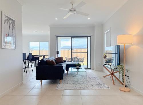 Spacious 4BR Family Retreat Rochedale Oasis in Rochedale