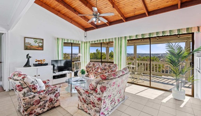 Spacious 4BR Retreat With Stunning Brisbane View in Rochedale South