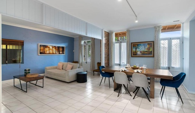 Spacious Affordable 7B3B 2 Living Pool Yard and Mall in Brisbane