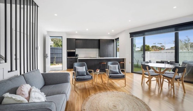Spacious, Central to All Shops and beach in Torquay