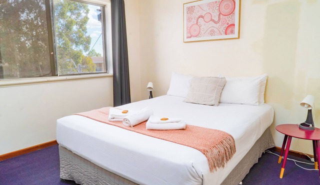 Spacious & Cosy Self-Contained Apartment in Rivervale