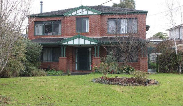 Spacious family home at the gateway to the Yarra Valley & Dandenong Ranges in Chirnside Park