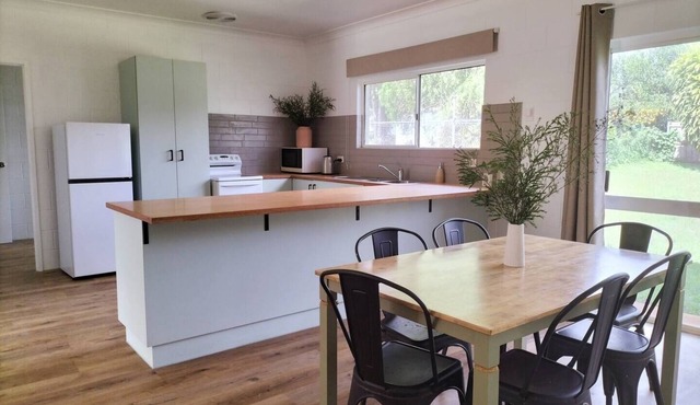 Spacious, Modern and Central in Atherton