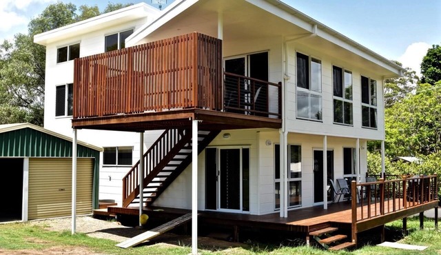 Spacious, modern designed private apartment in Boreen Point
