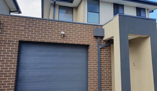 Spacious n comfortable modern family home near Train Station with free wifi in Altona Meadows
