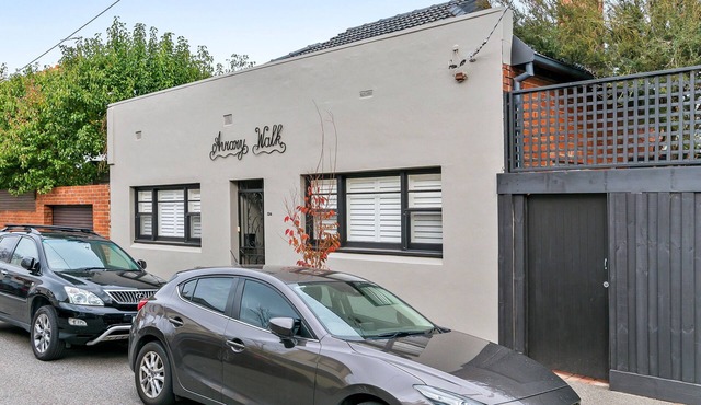 Spacious, Stylish House with Private Courtyard near Shops, Cafes, Beach and Tram in Inner Bay Side South