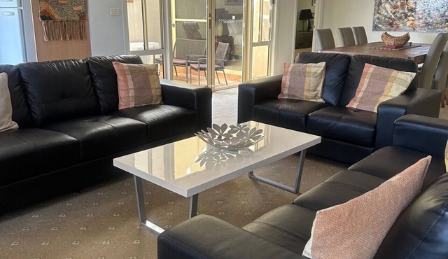 Spacious Williamstown Apartment with Free Parking in Williamstown
