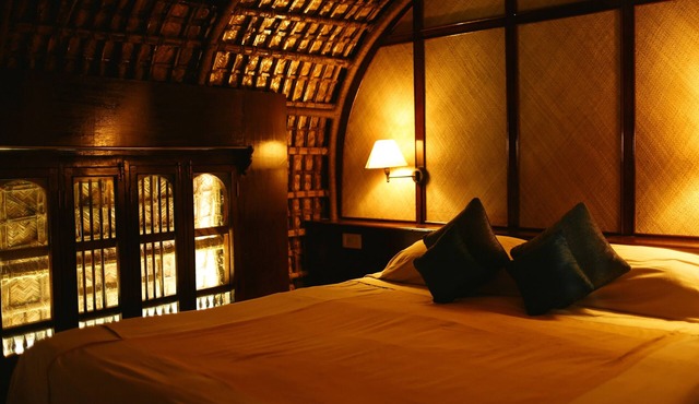 Spice Coast Cruises CGH Earth-Houseboat
