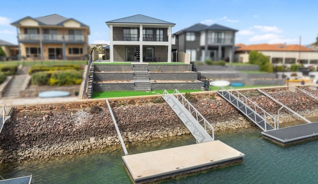 Stately Escape - Wallaroo Marina in Wallaroo