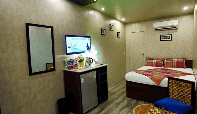 Stay At Kumbh in Karchana