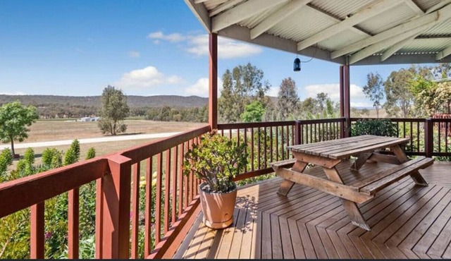 StayAU Heathcote Vineyard Stay 5 BRM Villa with Pool BBQ in Heathcote